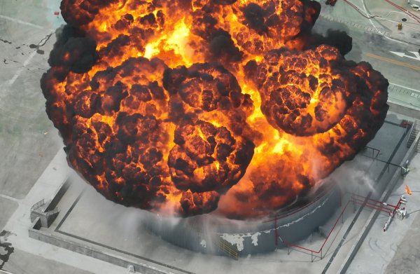 牛股堂 1万立方米储罐爆炸如何应对？直击“应急使命·2025”演习