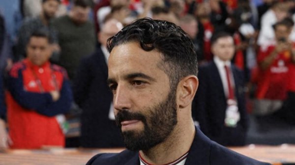 数魅优配 内维尔怒批阿莫林用人荒诞，换帅候选名单已增加至7人